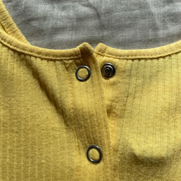 Womens Butter Yellow Ribbed Button Down Cropped Tank Top Y2K - Picture 9 of 12